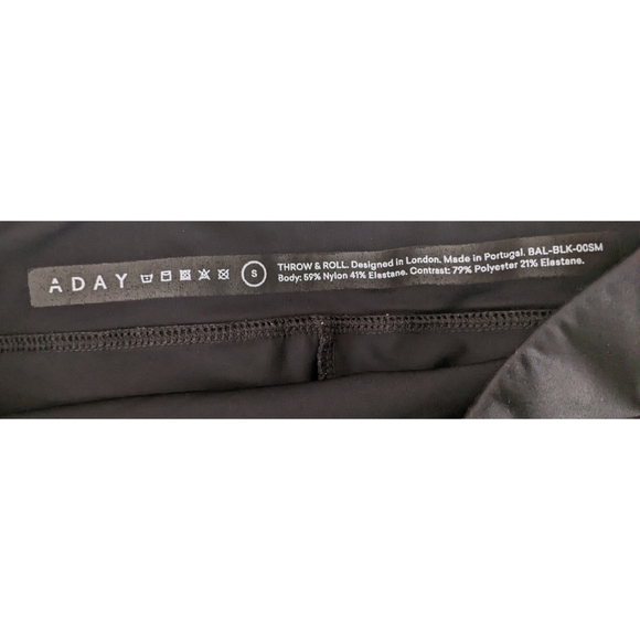 Aday Throw and Roll Black Leggings Size Small - Picture 6 of 9